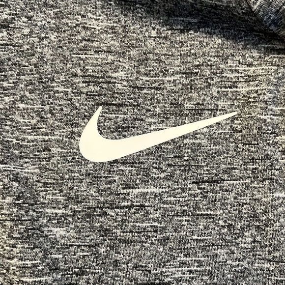 Nike Swim, Men’s Medium, Gray Hoodie, Lightweight, Dri-Fit, Sun Protection - Picture 4 of 6